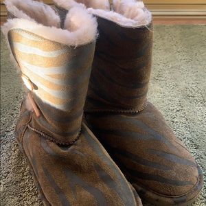 Size 7 Bearpaw Boots